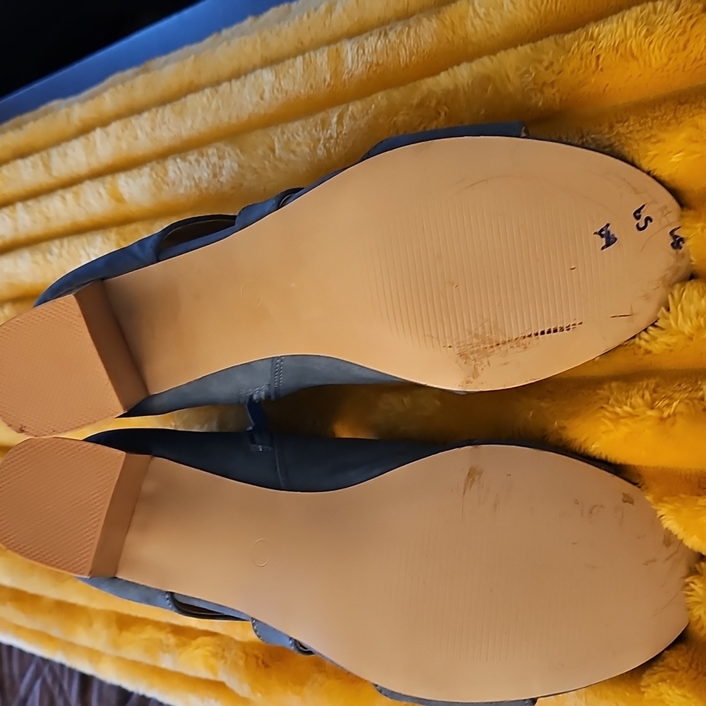 Block Heels - Picture 13 of 16